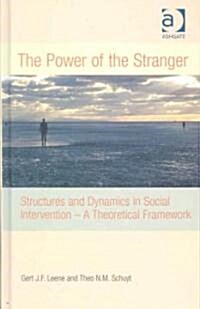 The Power of the Stranger : Structures and Dynamics in Social Intervention - A Theoretical Framework (Hardcover, New ed)