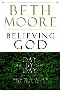 Believing God Day by Day: Growing Your Faith All Year Long (Hardcover)