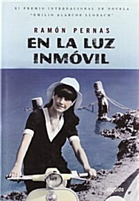 EN LA LUZ INMOVIL(XI PREMIO NOVELA E.ALARCOS LLORACH (Hardback)