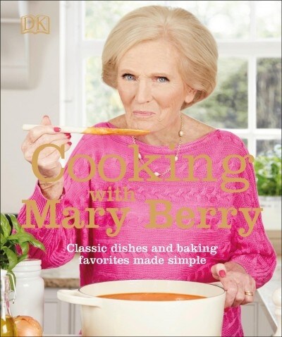 Cooking with Mary Berry: Classic Dishes and Baking Favorites Made Simple (Paperback)