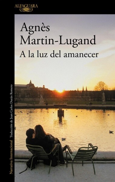 a la Luz del Amanecer / By the Light of Dawn (Paperback)