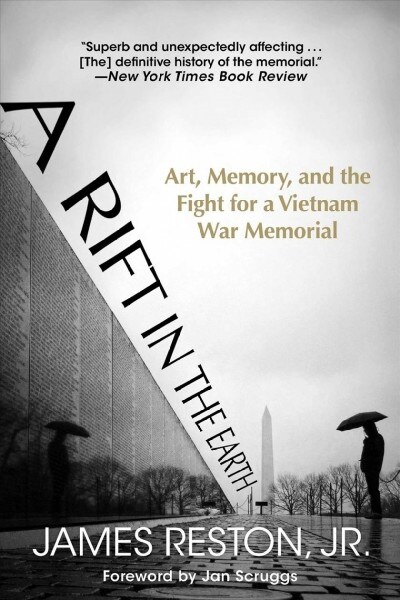 A Rift in the Earth: Art, Memory, and the Fight for a Vietnam War Memorial (Paperback)