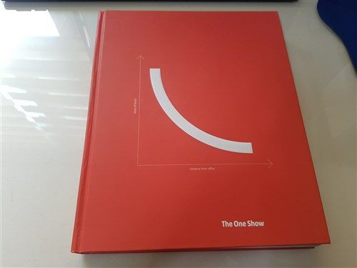 [중고] One Show Advertising, Volume 30: Advertising‘s Best Print, Radio, Television and Innovative Media [With CD]                                       (Hardcover)