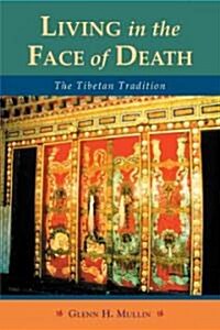 Living in the Face of Death: The Tibetan Tradition (Paperback)