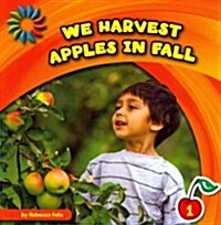 We Harvest Apples in Fall (Paperback)