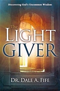 The Light Giver (Paperback)