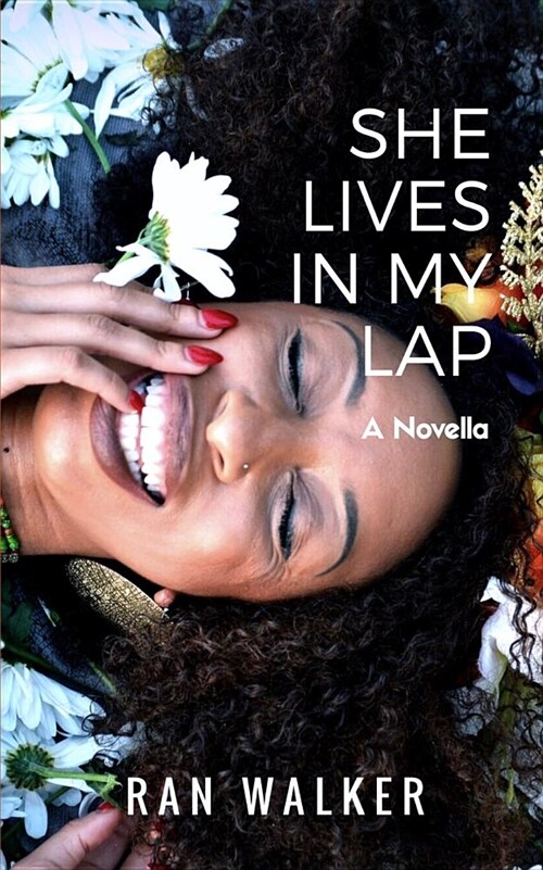 She Lives In My Lap (Paperback)