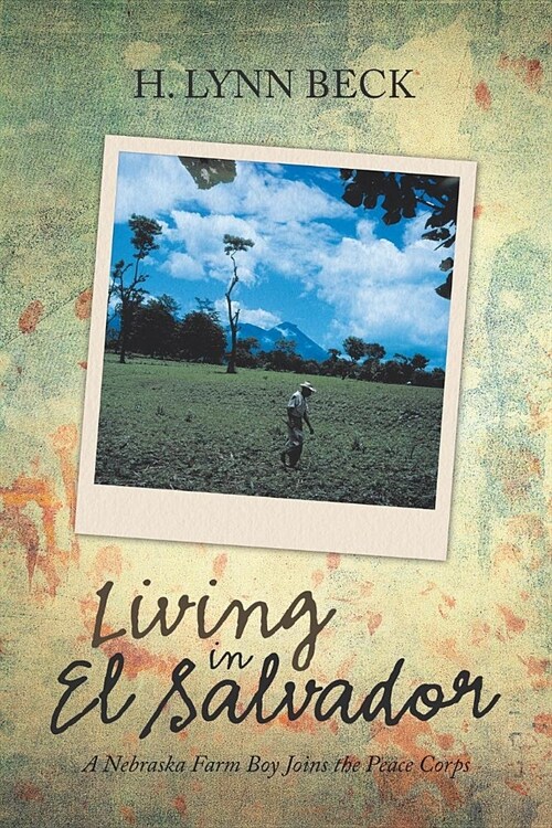 Living in El Salvador: A Nebraska Farm Boy Joins the Peace Corps (Paperback)