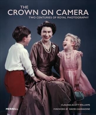 The Crown in Focus : Two Centuries of Royal Photography (Hardcover)