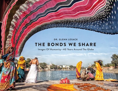 The Bonds We Share: Images of Humanity, 40 Years Around the Globe (Hardcover)