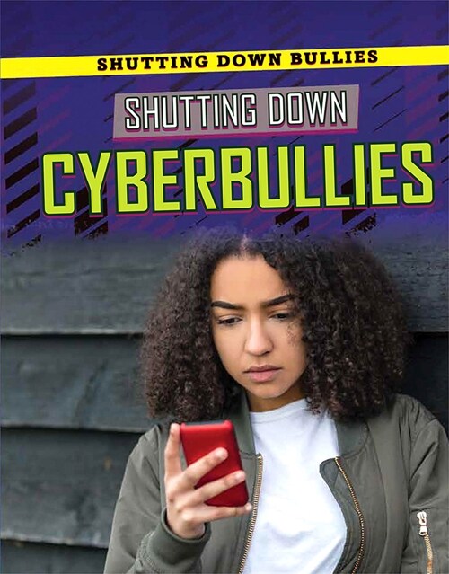 Shutting Down Cyberbullies (Library Binding)