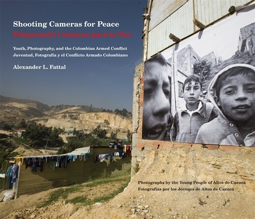 Shooting Cameras for Peace / Disparando C?aras Para La Paz: Youth, Photography, and the Colombian Armed Conflict / Juventud, Fotograf? Y El Conflict (Paperback)