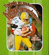 Trabajo En Equipo En El F?bol Americano (Huddle Up Football) (Paperback)