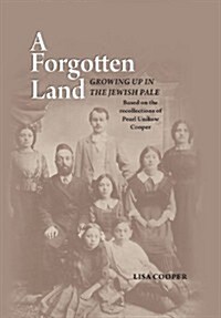 A Forgotten Land: Growing Up in the Jewish Pale: Based on the Recollections of Pearl Unikow Cooper (Paperback)