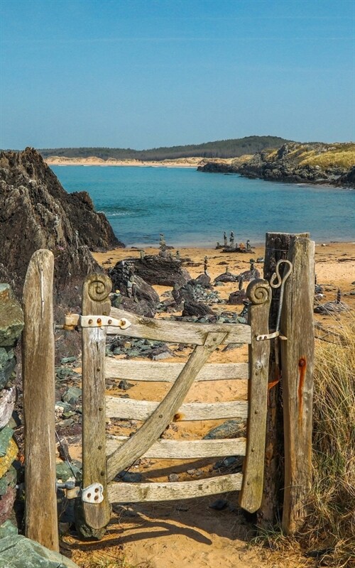 Notebook: sea gate beach stones coast recreation (Paperback)