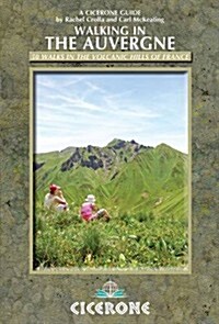 Walking in the Auvergne : 42 Walks in the Massif Central - Frances volcano region (Paperback)