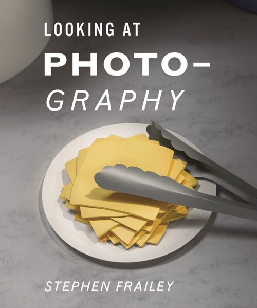 Looking at Photography (Hardcover)