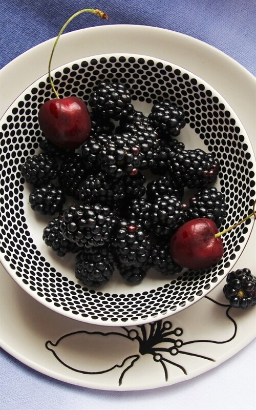 Notebook: Low Calorie Bio Fruit Detox Blackberries Eat (Paperback)