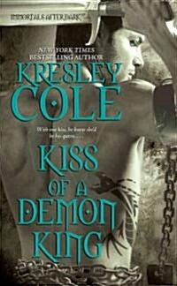 Kiss of a Demon King (Mass Market Paperback)