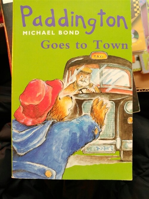 [중고] Paddington Goes to Town (Paperback)