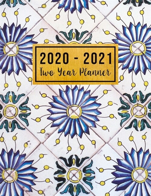 2020-2021 Two Year Planner: planner 2020 simplified - 24-Month Planner & Calendar. Size: 8.5 x 11 ( Jan 2020 - Dec 2021). Two Year Personalized (Paperback)