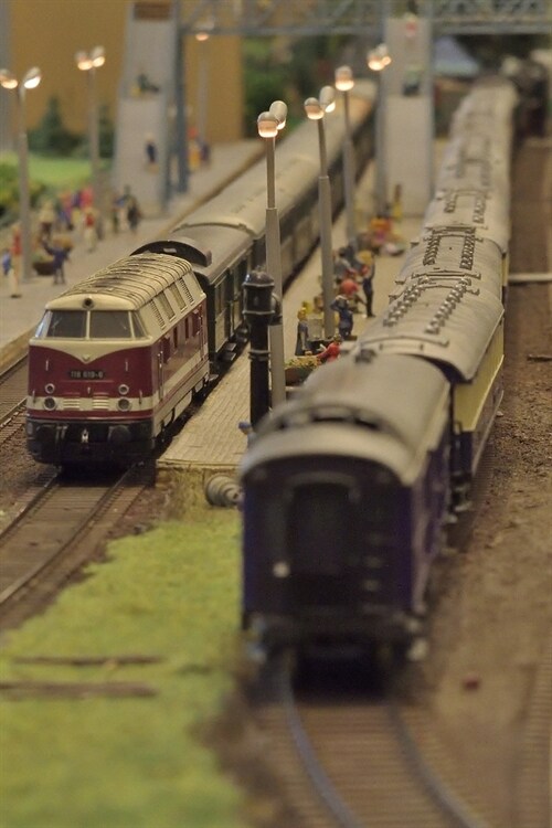 Journal: model railway diesel locomotive trains hobby (Paperback)