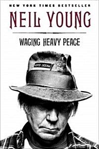 Waging Heavy Peace: A Hippie Dream (Paperback)
