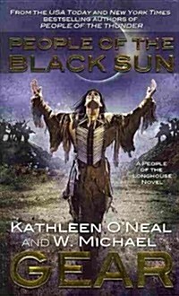 People of the Black Sun: Book Four of the People of the Longhouse Series (Mass Market Paperback)