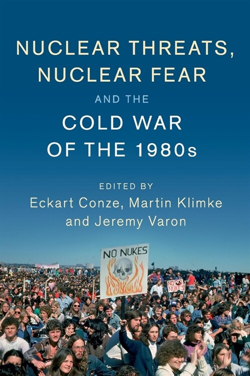 Nuclear Threats, Nuclear Fear and the Cold War of the 1980s (Paperback)