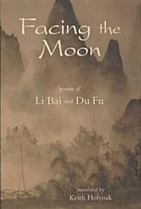 Facing the Moon (Paperback, Bilingual)