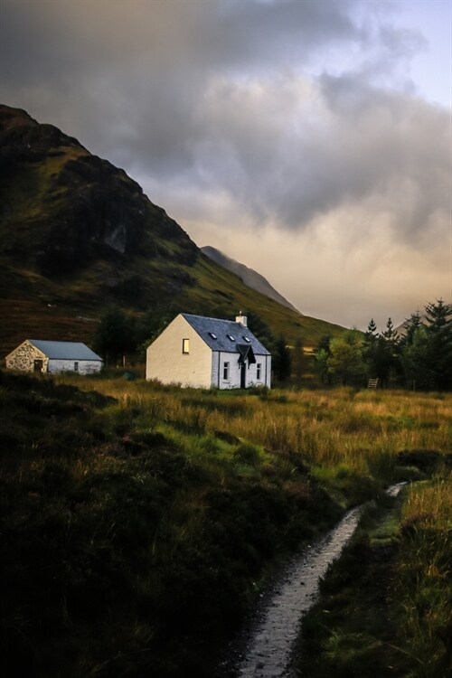 Highland Hideway: Scotland (Paperback)