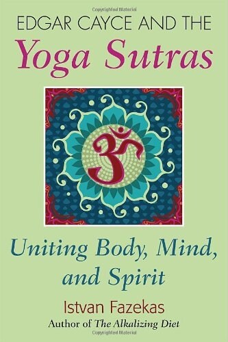 Edgar Cayce and the Yoga Sutras: Uniting Body, Mind, and Spirit (Paperback)