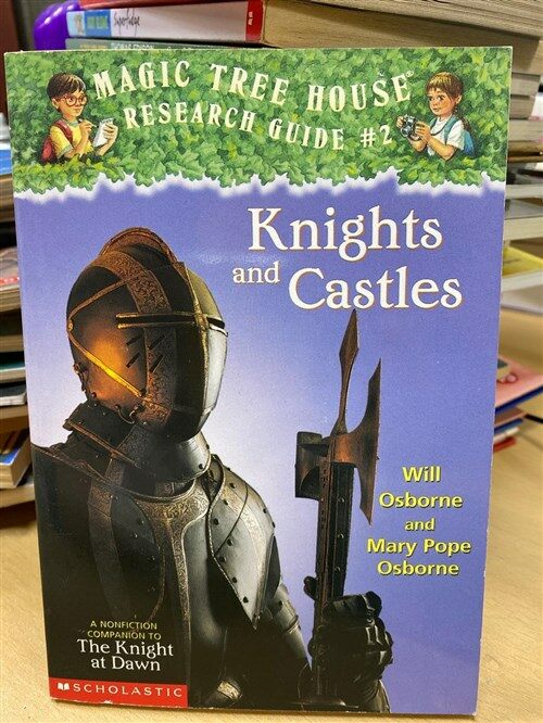 [중고] Magic Tree House FACT TRACKER #02 : Knights and Castles (Paperback)