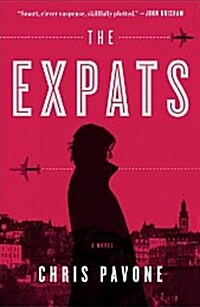 The Expats (Paperback)