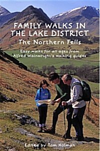 Family Walks in the Lake District: the Northern Fells : Easy Walks for All Ages from Alfred Wainwrights Walking Guides (Paperback)