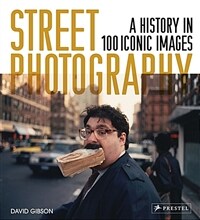 Street Photography: A History in 100 Iconic Photographs (Paperback)