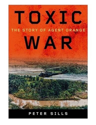 Toxic War: The Story of Agent Orange (Hardcover)