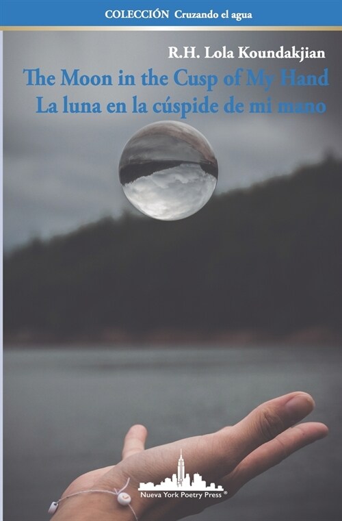 The Moon in the Cusp of My Hand: La luna en la c?pide de mi mano (Bilingual Edition) (Paperback)