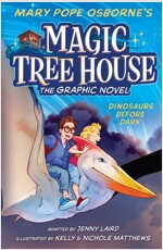 Magic Tree House Graphic Novel #1 : Dinosaurs Before Dark (Paperback)