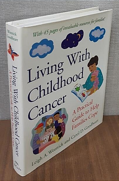 [중고] Living with Childhood Cancer: A Practical Guide to Help Families Cope (Hardcover)