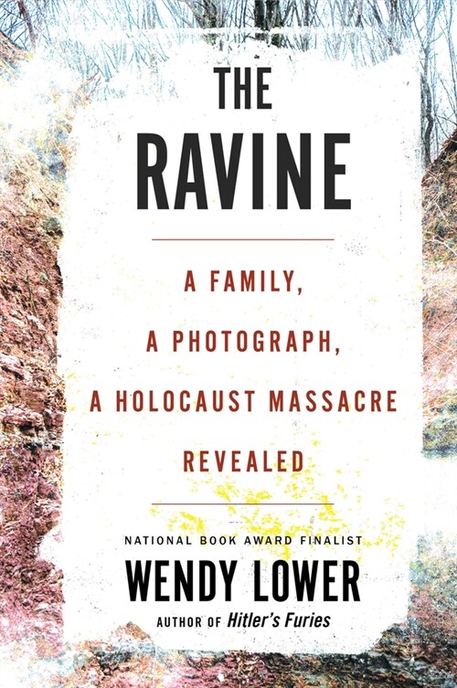 The Ravine: A Family, a Photograph, a Holocaust Massacre Revealed (Paperback)