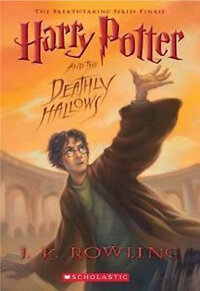 Harry Potter and the Deathly Hallows (Harry Potter, Book 7): Volume 7 (Paperback)