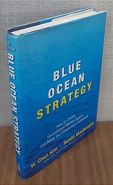 [중고] Blue Ocean Strategy: How to Create Uncontested Market Space and Make the Competition Irrelevant (Hardcover)