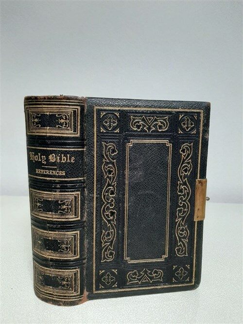 [중고] 1887년 희귀본 성경 Holy Bible  (hardcover)