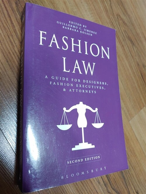 [중고] Fashion Law : A Guide for Designers, Fashion Executives, and Attorneys (Paperback, 2 ed)