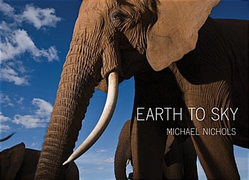 Michael Nichols: Earth to Sky: Among Africas Elephants, a Species in Crisis (Hardcover)