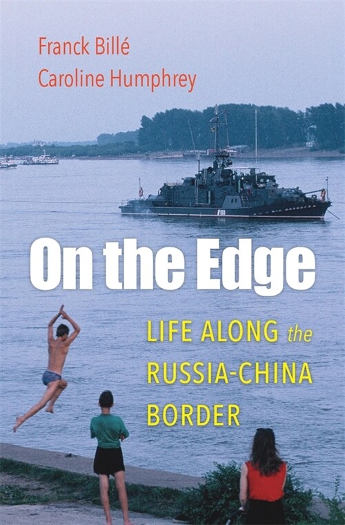 On the Edge: Life Along the Russia-China Border (Hardcover)