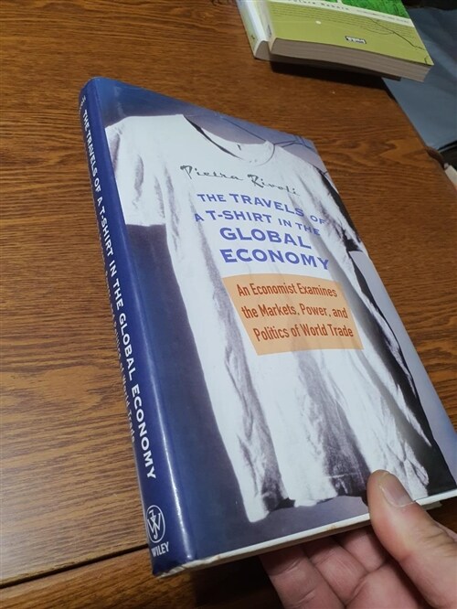 [중고] The Travels Of A T-Shirt In The Global Economy (Hardcover)