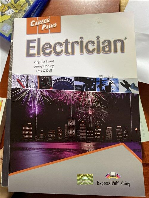 [중고] Career Paths: Electrician Student‘s Book (+ Cross-platform Application) (Paperback)