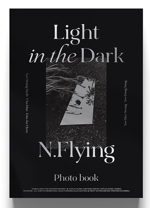 [포토북] 엔플라잉 - 1st Photo Book : Light in the Dark